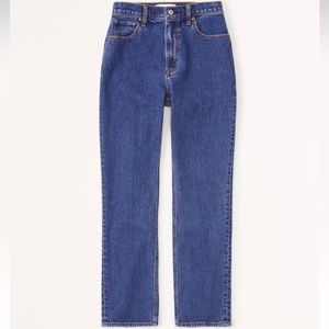 Curve Love Ultra High Rise Ankle
Straight Jean in Dark Wash (26 Regular)